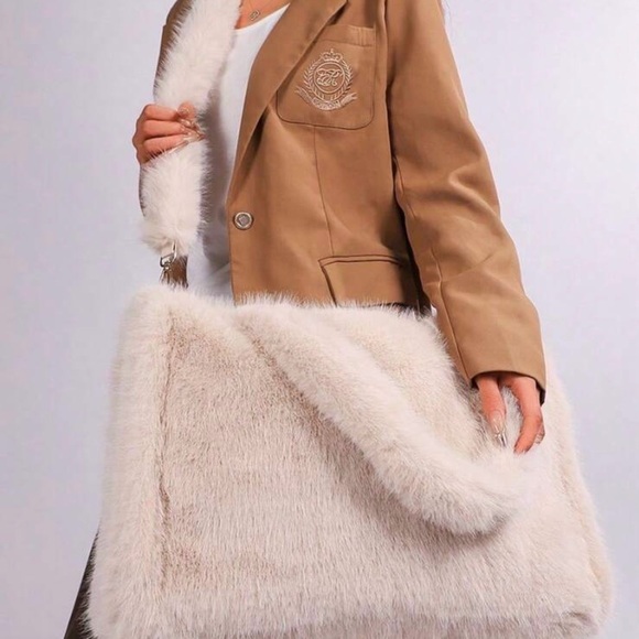 Handbags - Faux Fur Tote Bag in Cream - Luxury Soft Carryall